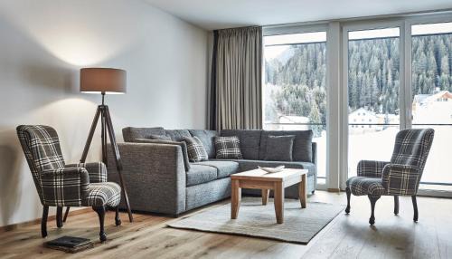 Deluxe Two-Bedroom Apartment