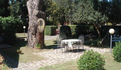 Apartment with Garden View