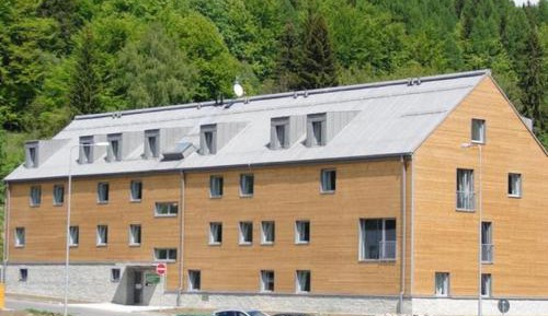 Apartment with Mountain View