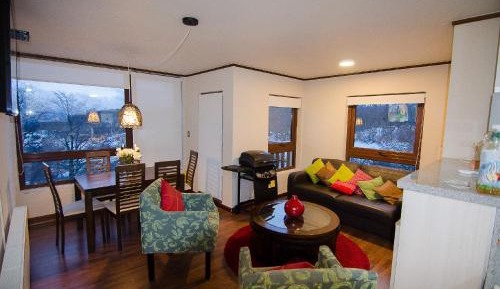 Three-Bedroom Apartment with Mountain View