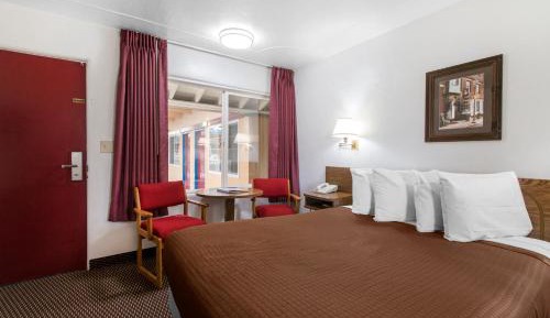 Two-Bedroom Queen Suite - Non-Smoking