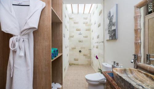 Honeymoon Suite