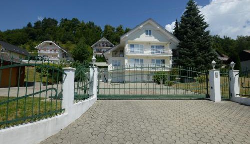 Villa with Garden View