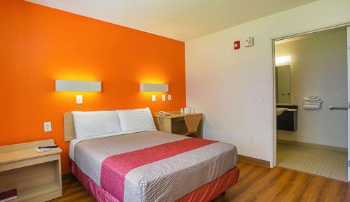 Queen Room - Disability Access - Roll in Shower