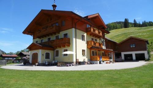 Apartment with Mountain View