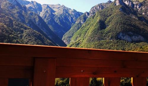 Apartment with Mountain View