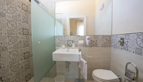 Double or Twin Room with Private Bathroom