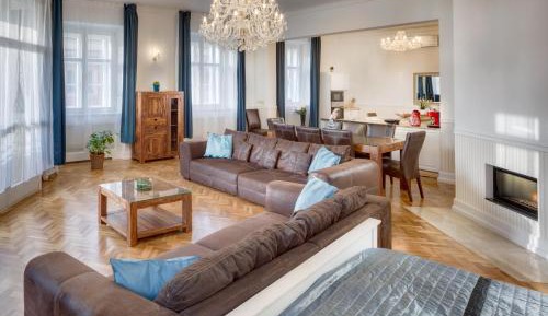 Deluxe Apartment
