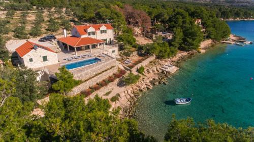 Villa - Beach Front