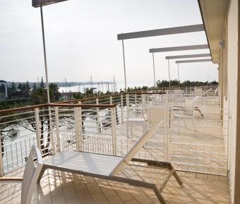 Superior Double Room with Terrace and Lake View
