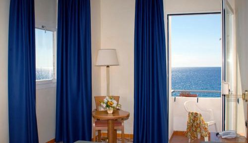 Superior Room with Balcony and Sea View
