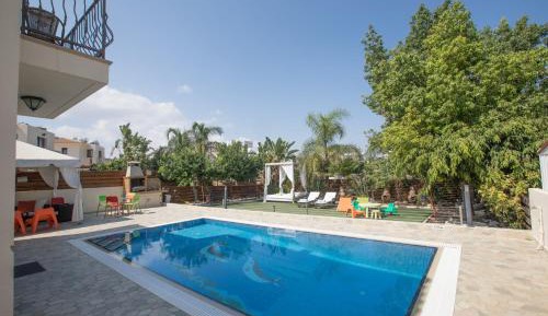 Luxury Three-Bedroom Villa with Private Pool 