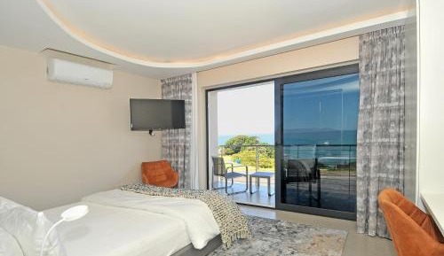 Deluxe Double Room with Balcony and Sea View