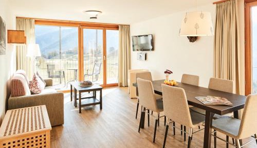 Apartment with Mountain View