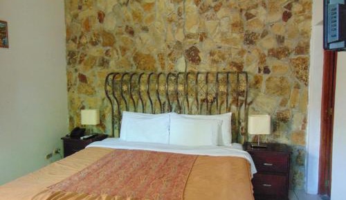 ​1 Queen size bed room