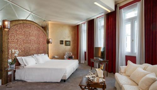 Suite with Square View