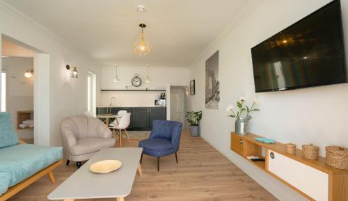 Two-Bedroom Suite with Hot Tub - Beach Front