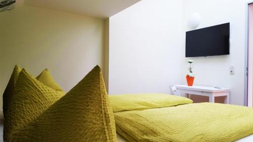 Standard Double Room with Shared Bathroom