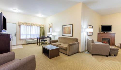 Deluxe King Suite - Non-Smoking