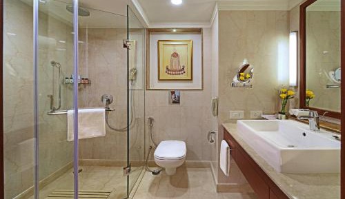 Deluxe Room (2 Adults + 1 Child) with 15% discount on spa, laundry and food/beverages