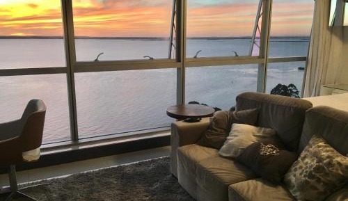 Apartment with Lake View