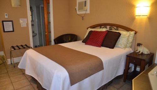 Deluxe Queen Room