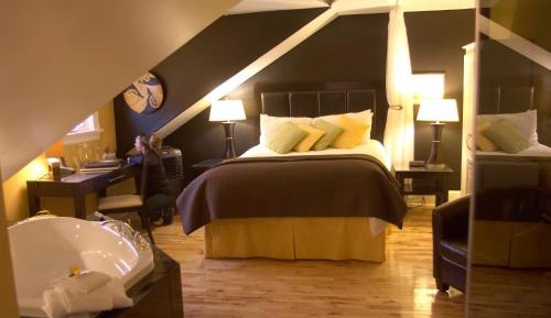 Deluxe Queen Room