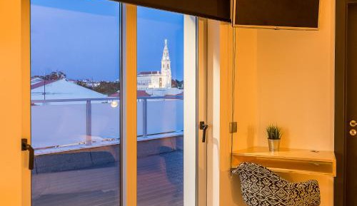 Suite with Balcony and Sanctuary View