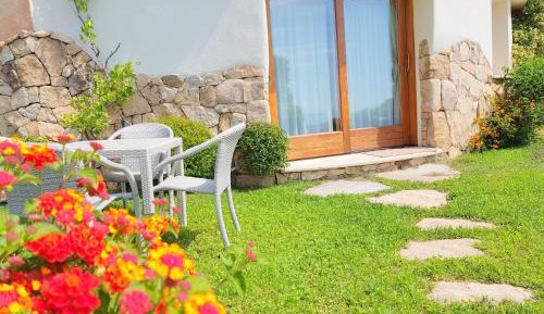 One-Bedroom Apartment with Garden