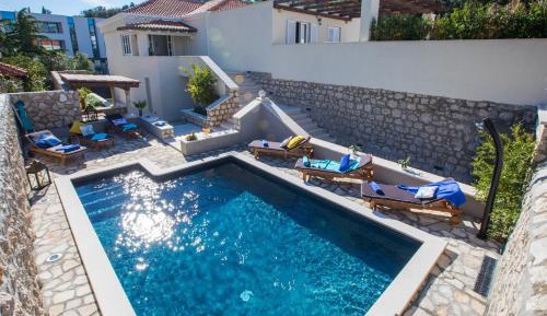 Premuium Four Bedroom Apartment with Private Pool