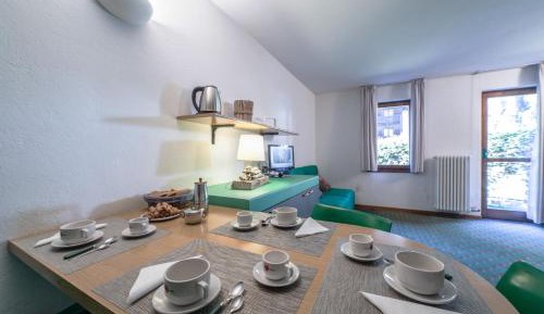 Family Apartment (2 Adults + 2 Children)