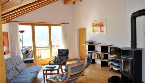 Apartment with Mountain View