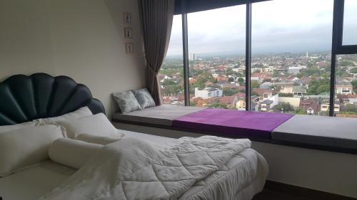 Apartment with Mountain View