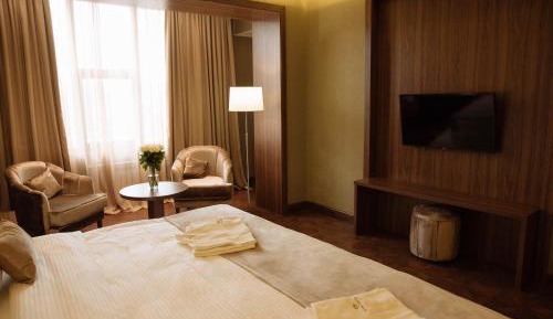 Superior King Suite