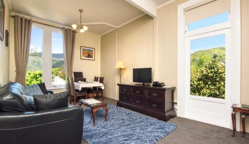 Luxury One-Bedroom Apartment