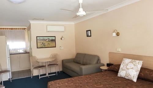 Large Deluxe Family Room 1
