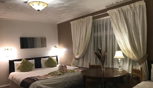 Family Room (2 Adults + 1 Child)