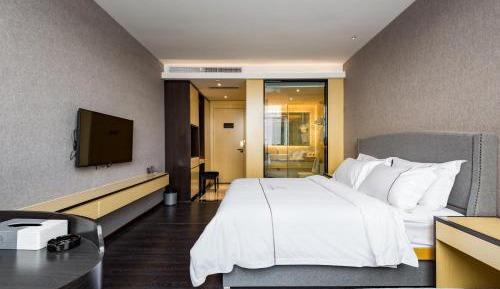 Standard Queen Room