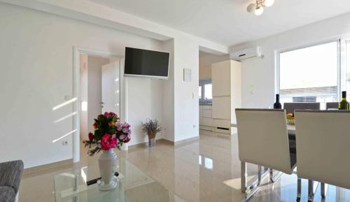 One-Bedroom Apartment with Balcony