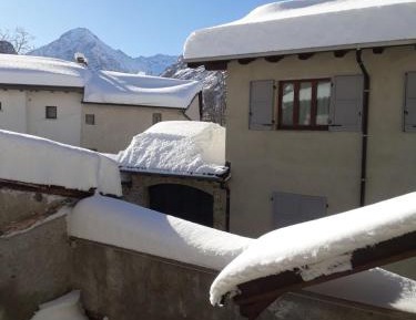 Apartment with Mountain View
