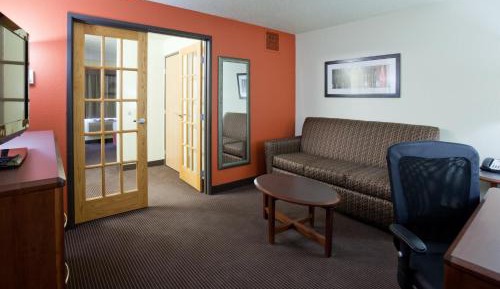 Deluxe King Studio Suite - Non-Smoking