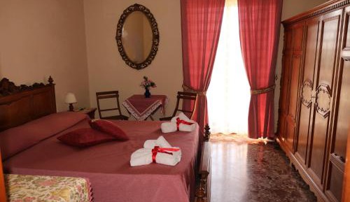 Standard Double Room with Shared Bathroom