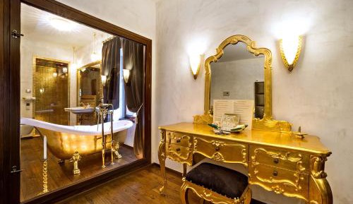 King Suite with Castle View