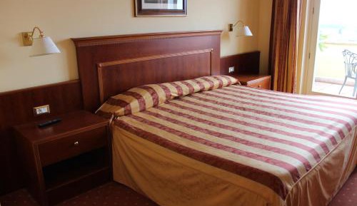 Deluxe Double Room with Lake View
