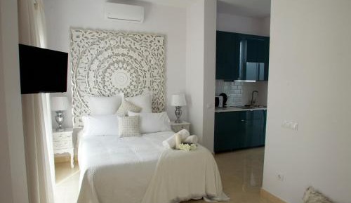 Deluxe Apartment with Balcony