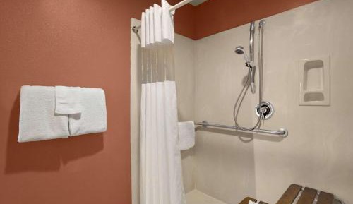 Queen Room - Mobility Access/Non-Smoking