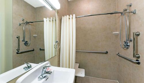 Queen Room with Roll In Shower - Mobility Accessible Suite/Non-Smoking