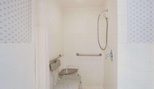 Queen Room - Disability Access - Non-Smoking