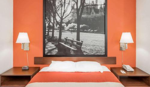 Queen Room - Non-Smoking