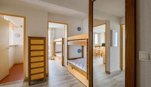 Select One-Bedroom Apartment (8 People)
